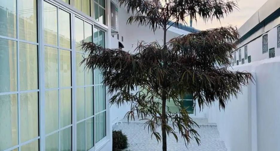 For rent 3 bedrooms condo in Bang Lamung, Chonburi