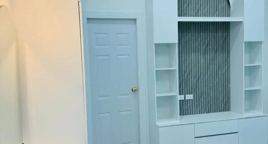For rent 3 bedrooms condo in Bang Lamung, Chonburi