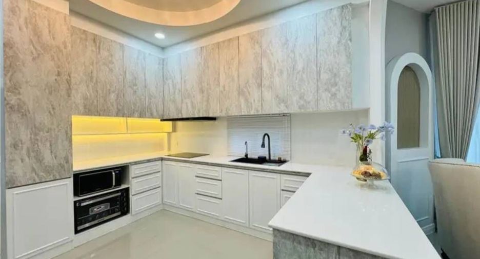 For rent 3 bedrooms condo in Bang Lamung, Chonburi
