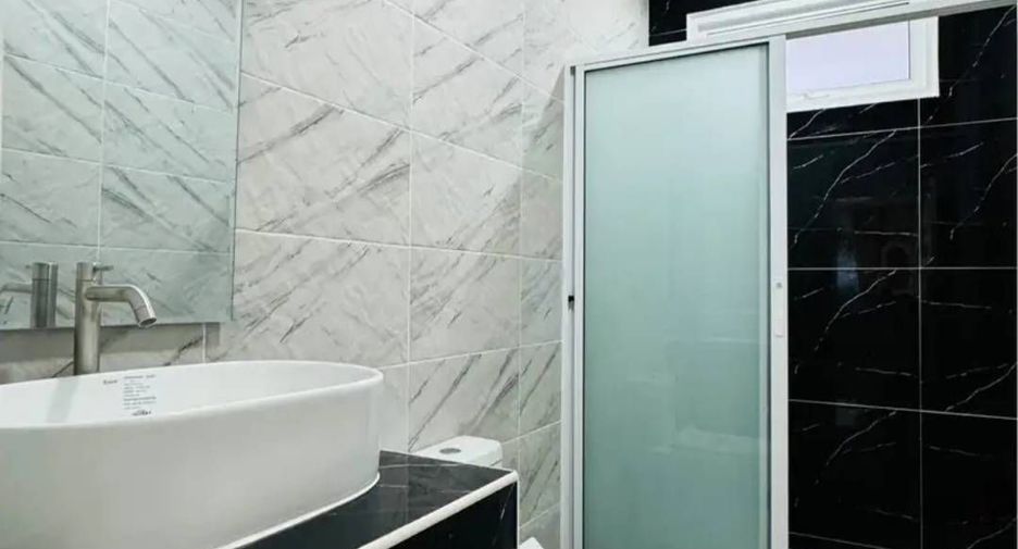 For rent 3 bedrooms condo in Bang Lamung, Chonburi