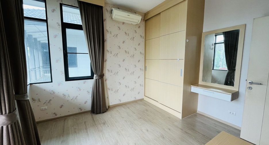 For sale 4 bedrooms townhouse in Bang Phli, Samut Prakan
