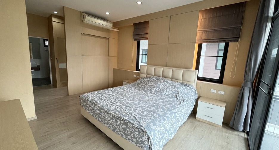 For sale 4 bedrooms townhouse in Bang Phli, Samut Prakan
