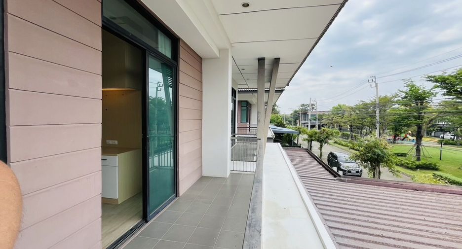 For sale 4 bedrooms townhouse in Bang Phli, Samut Prakan