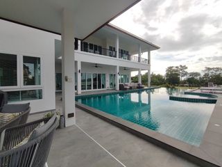 Villa en venta de 7 habitaciones en Bang Lamung, Chonburi