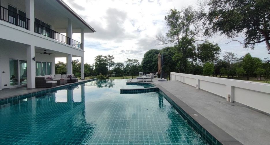 For sale 7 bedrooms villa in Bang Lamung, Chonburi