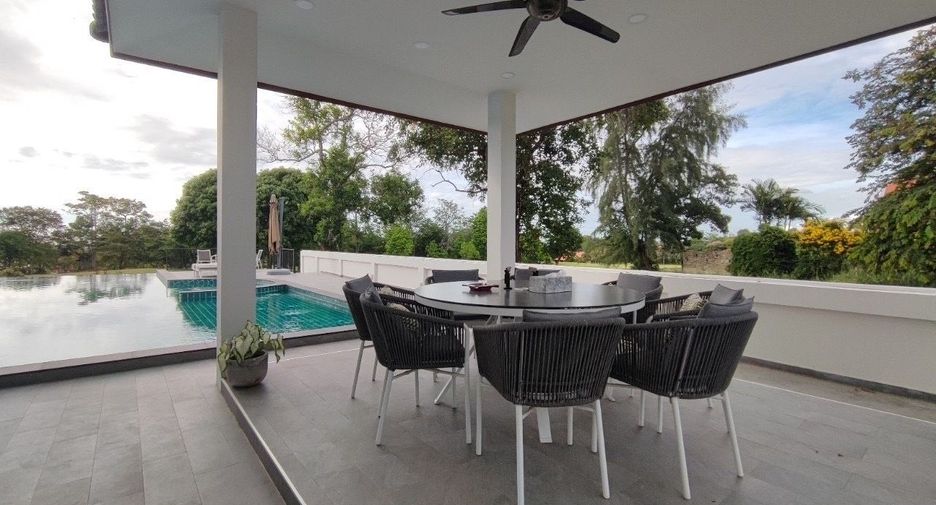 For sale 7 bedrooms villa in Bang Lamung, Chonburi