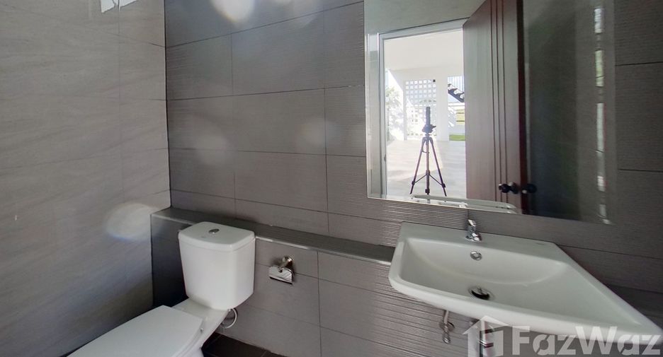 For sale 4 bedrooms house in Saraphi, Chiang Mai