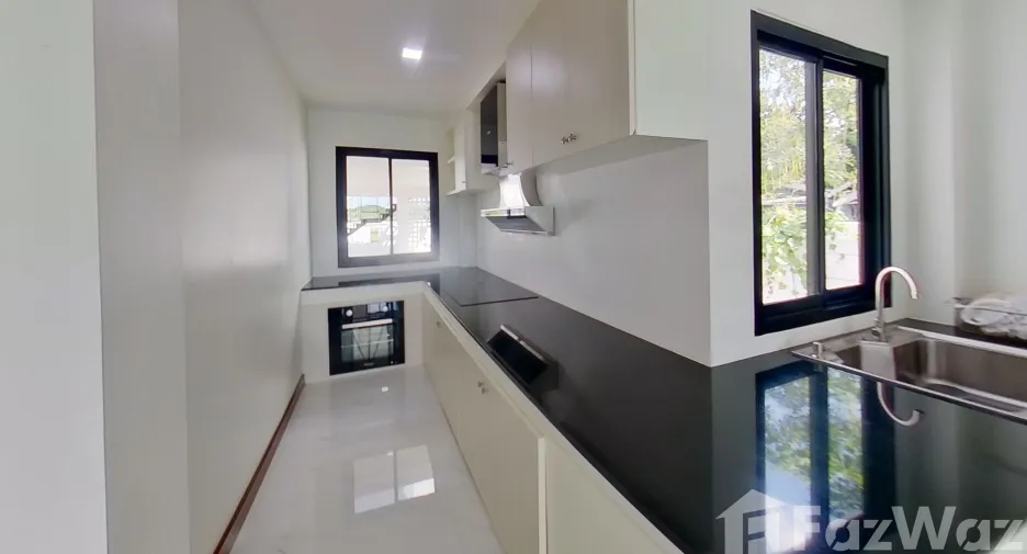 For sale 4 bedrooms house in Saraphi, Chiang Mai