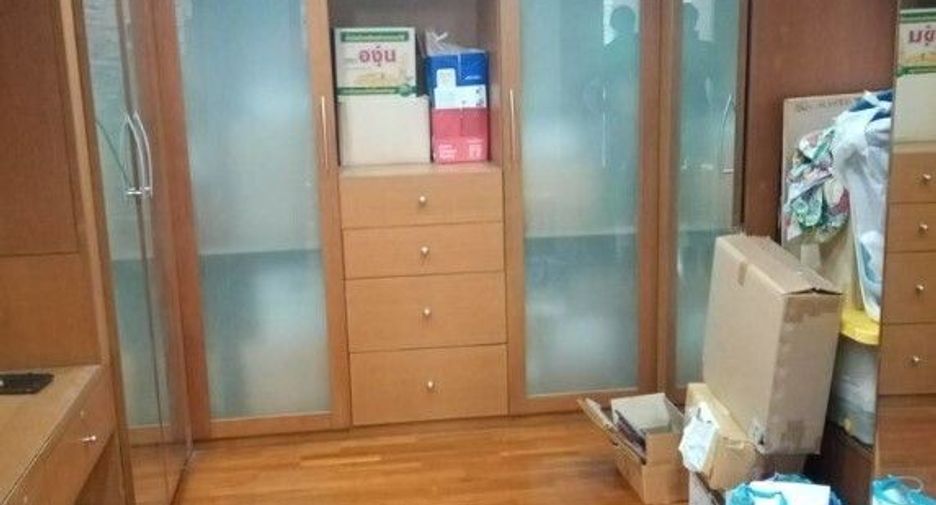 出售 和 出租 4 卧室 独立屋 在 Taling Chan, 曼谷