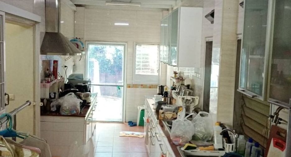 出售 和 出租 4 卧室 独立屋 在 Taling Chan, 曼谷