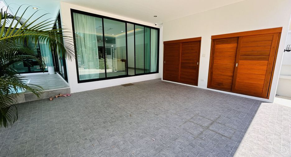 For sale 3 bedrooms villa in Mueang Phuket, Phuket