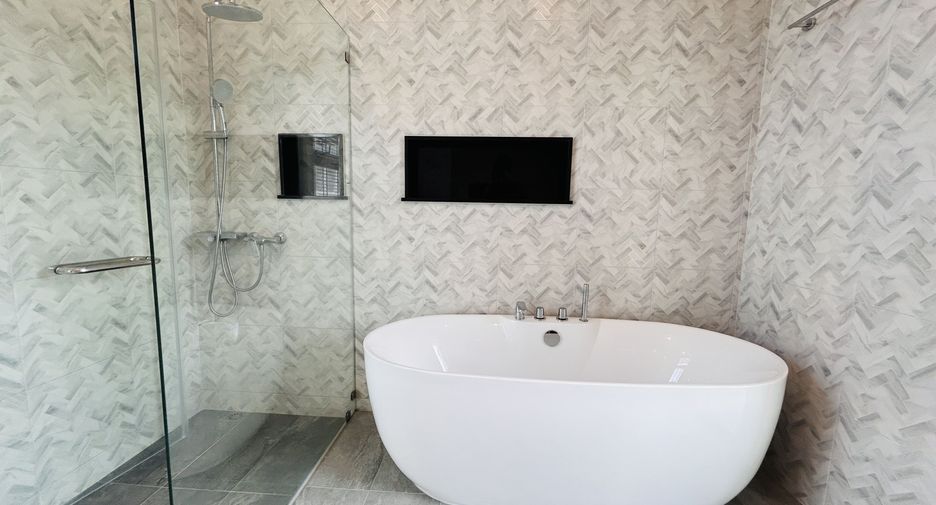 For sale 3 bedrooms villa in Mueang Phuket, Phuket