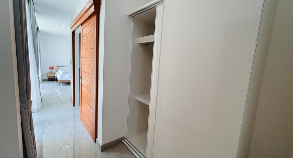 For sale 3 bedrooms villa in Mueang Phuket, Phuket