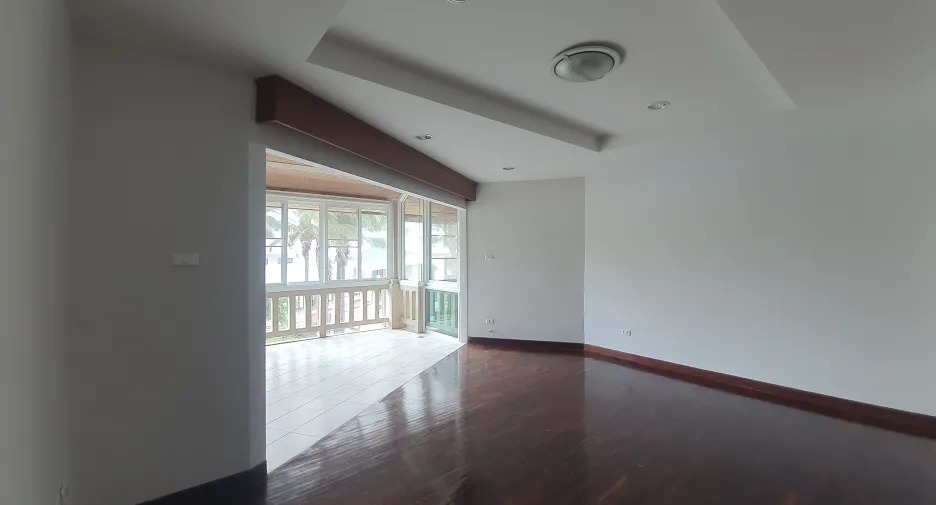 For rent 4 bedrooms townhouse in Mueang Rayong, Rayong