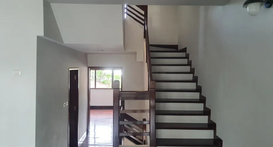 For rent 4 bedrooms townhouse in Mueang Rayong, Rayong