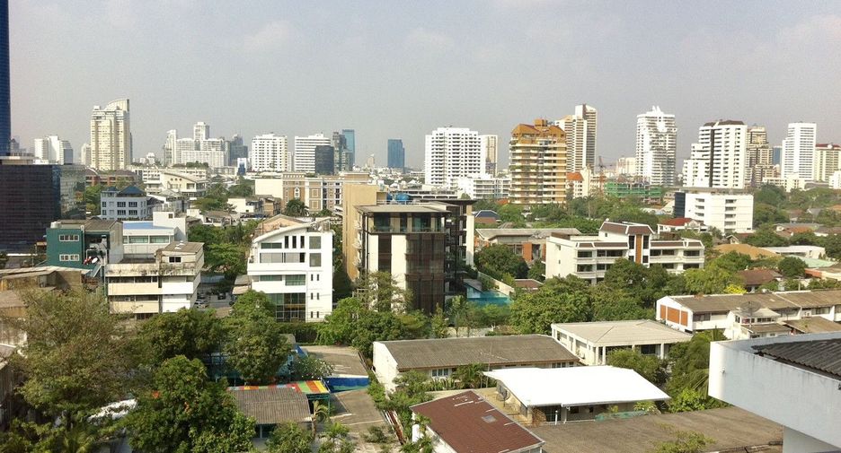 For sale 1 bed condo in Khlong Toei, Bangkok