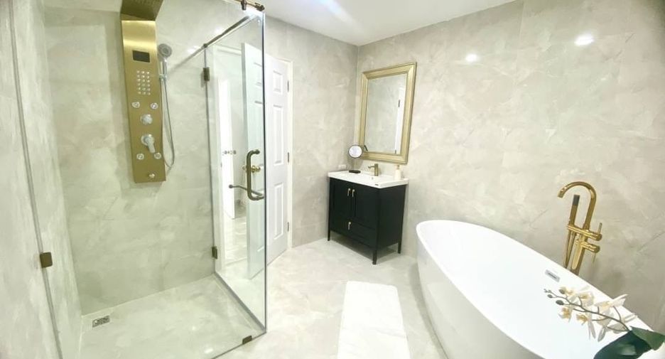 Villa en venta de 4 habitaciones en Bang Lamung, Chonburi
