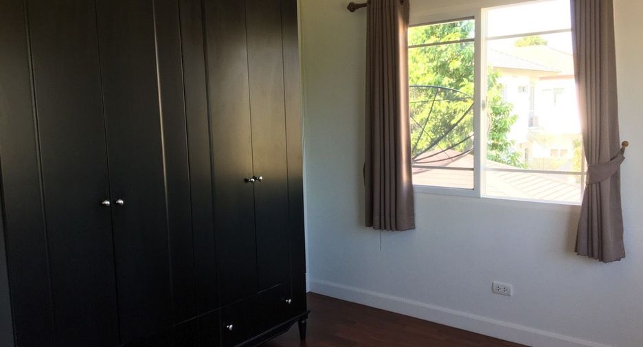 For sale 4 bedrooms house in Mueang Chiang Mai, Chiang Mai