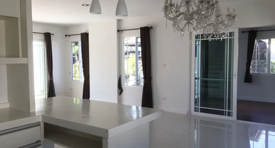 For sale 4 bedrooms house in Mueang Chiang Mai, Chiang Mai