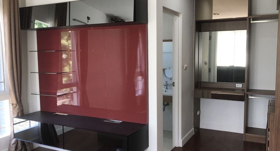 For sale 4 bedrooms house in Mueang Chiang Mai, Chiang Mai