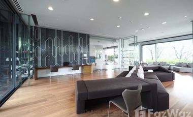 For sale 2 ベッドルーム condo in Phra Khanong, Bangkok