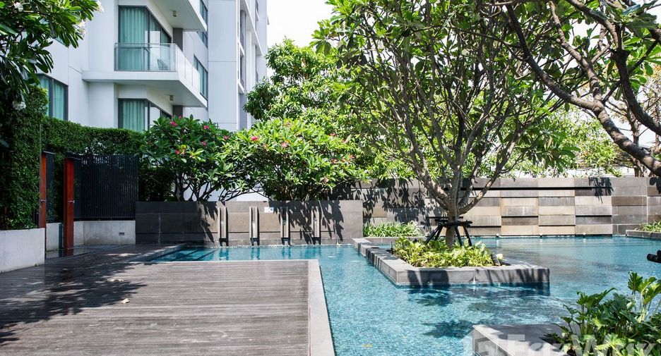 For sale 2 ベッドルーム condo in Phra Khanong, Bangkok
