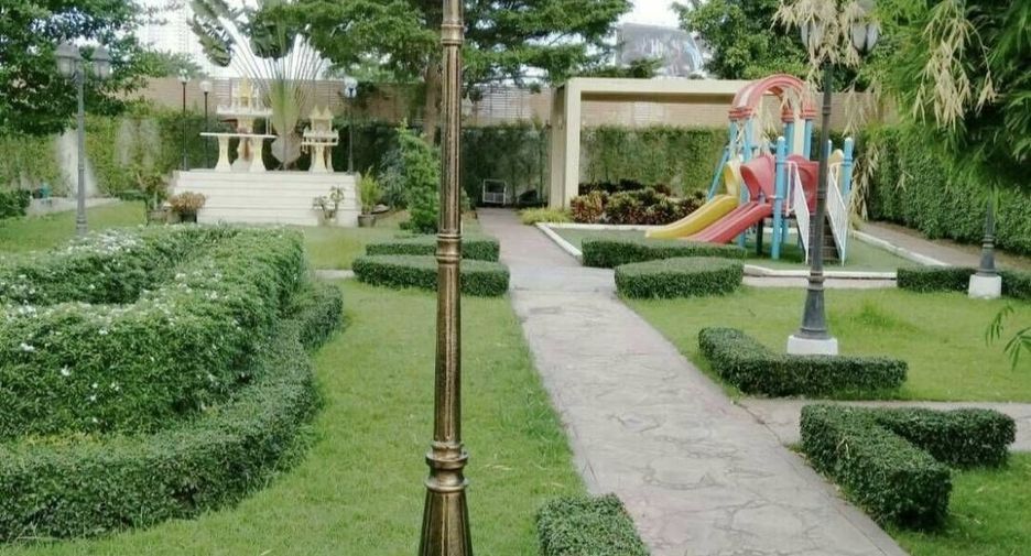 For sale 3 bedrooms townhouse in Mueang Nonthaburi, Nonthaburi
