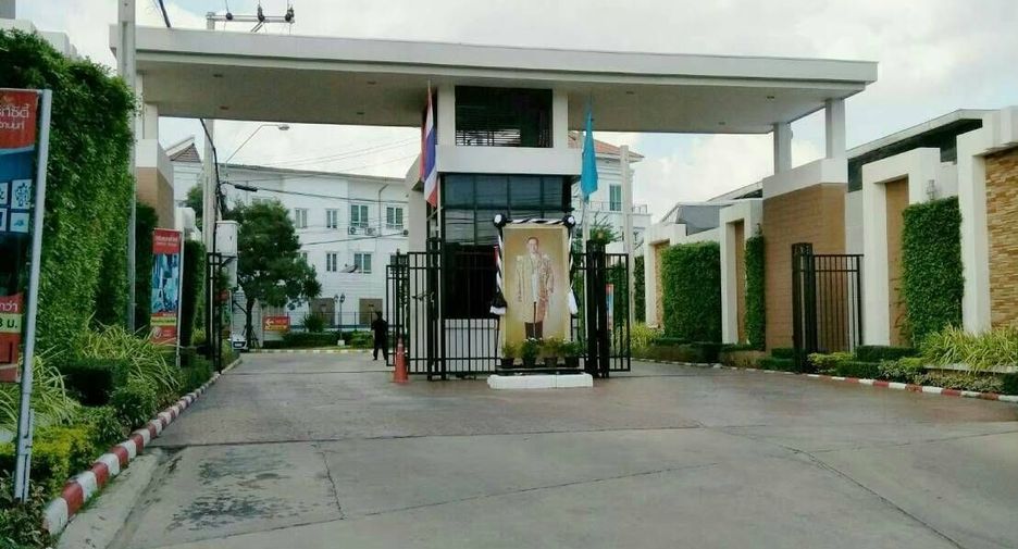 For sale 3 bedrooms townhouse in Mueang Nonthaburi, Nonthaburi