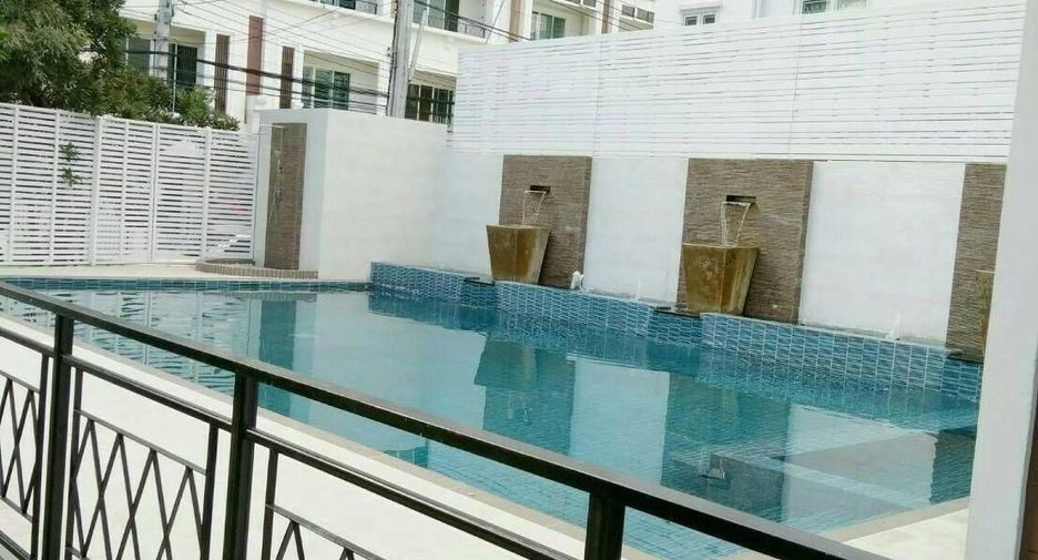 For sale 3 bedrooms townhouse in Mueang Nonthaburi, Nonthaburi