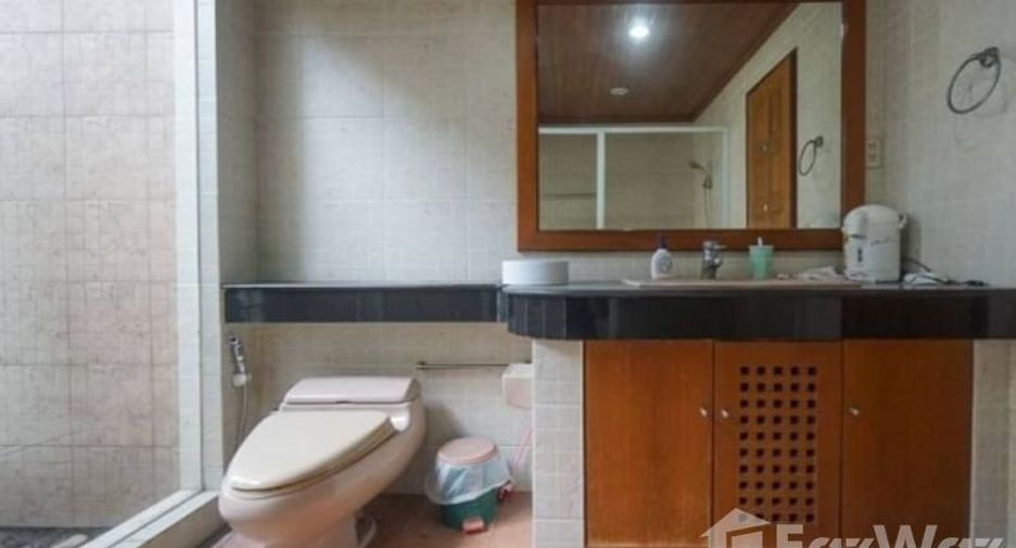 For sale and for rent 4 bedrooms house in Taling Chan, Bangkok