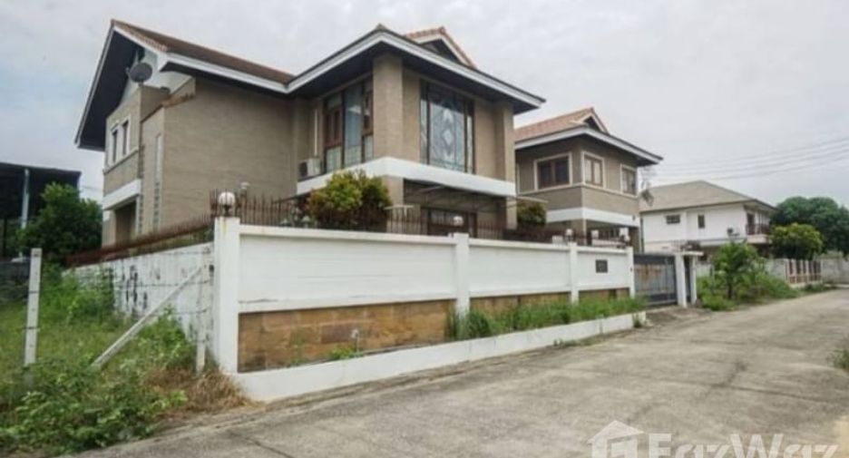 For sale and for rent 4 bedrooms house in Taling Chan, Bangkok