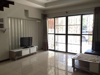 Reihenhaus zum Kauf mit 3 Zimmer in Bang Lamung, Chonburi