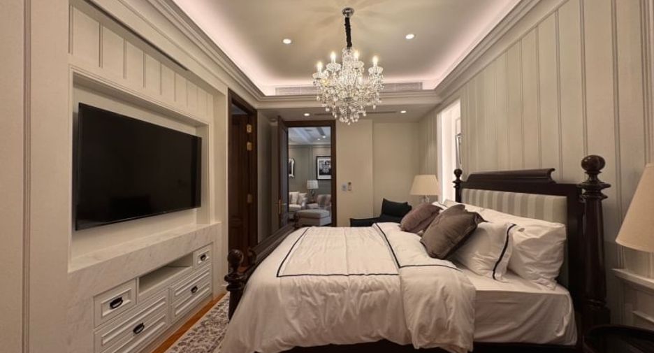 For sale 4 bedrooms house in Watthana, Bangkok