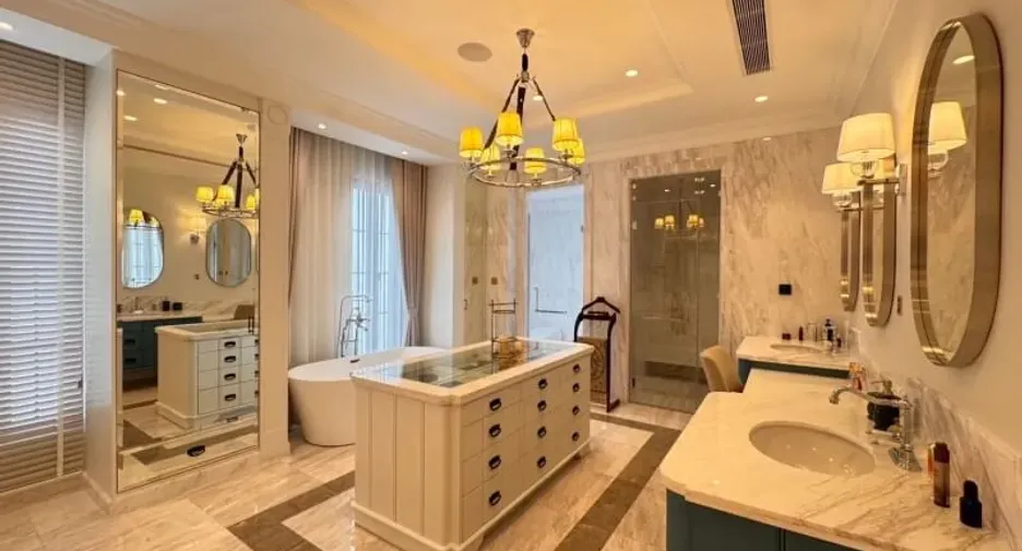 For sale 4 bedrooms house in Watthana, Bangkok
