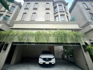 Haus zum Kauf mit 4 Zimmer in Watthana, Bangkok