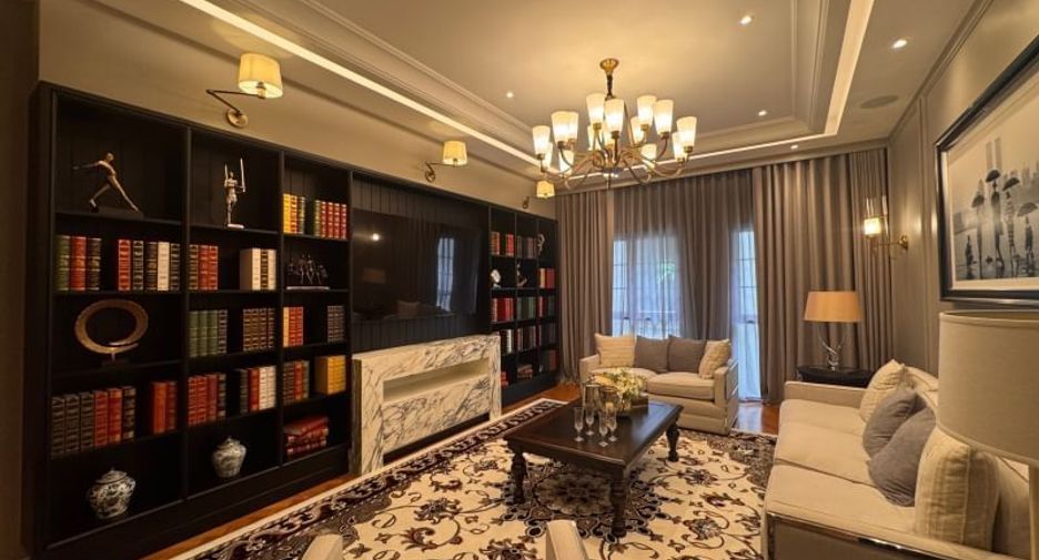 For sale 4 bedrooms house in Watthana, Bangkok