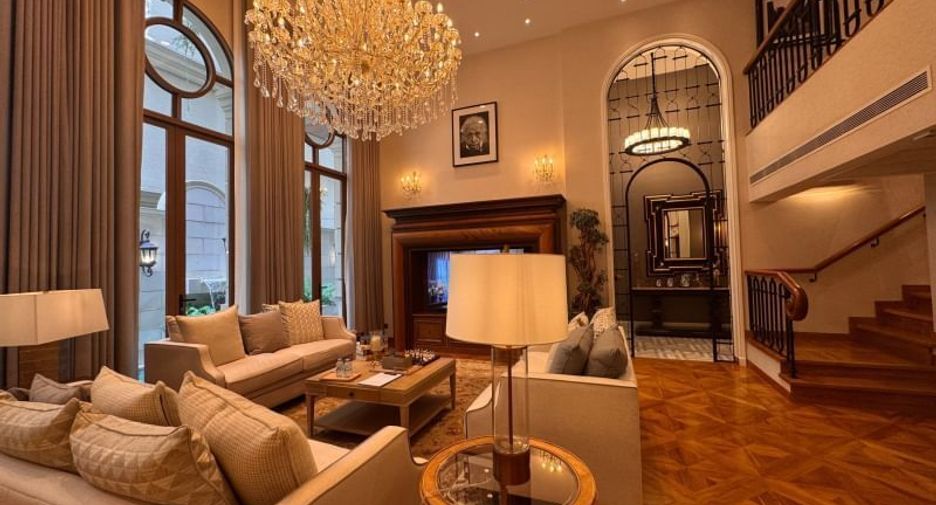For sale 4 bedrooms house in Watthana, Bangkok