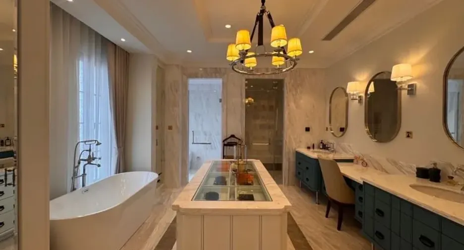 For sale 4 bedrooms house in Watthana, Bangkok