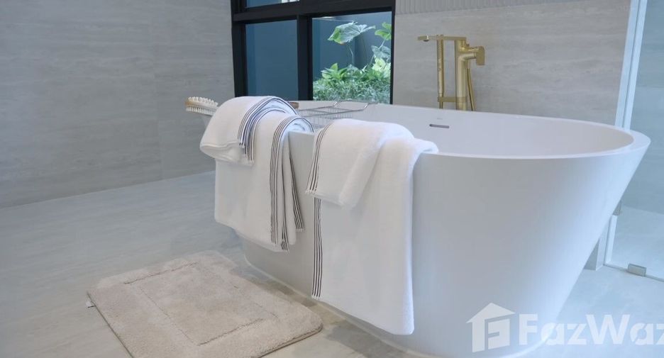 For sale 4 bedrooms house in Bang Kapi, Bangkok