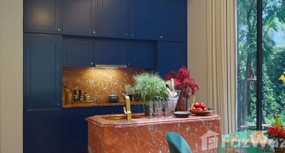For sale 4 bedrooms house in Bang Kapi, Bangkok