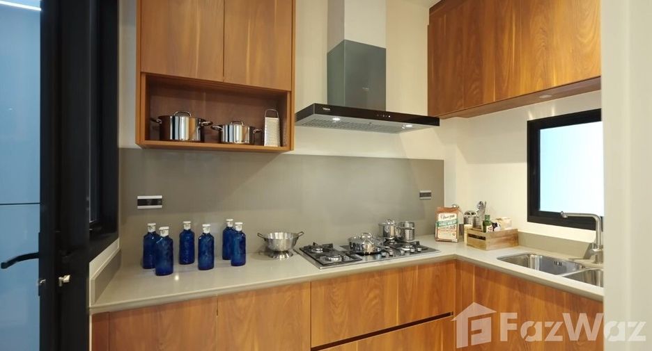 For sale 4 bedrooms house in Bang Kapi, Bangkok