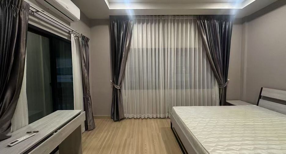 Casa adosada en alquiler de 3 habitaciones en Bang Lamung, Chonburi