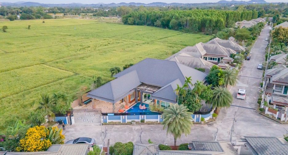 For sale and for rent 4 bedrooms house in Huay Yai, Pattaya