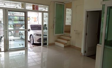 Продажа 4 спальни таунхаус в Банг Кхен, Бангкок