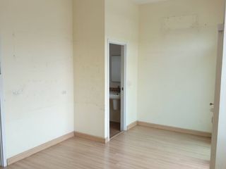 Продажа 4 спальни таунхаус в Банг Кхен, Бангкок