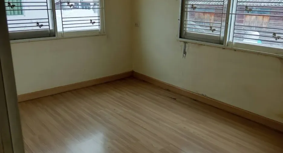 For sale 4 bedrooms townhouse in Bang Khen, Bangkok