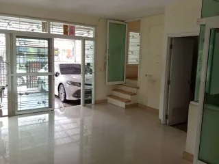 Продажа 4 спальни таунхаус в Банг Кхен, Бангкок