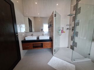 Villa en venta y en alquiler de 3 habitaciones en Cha Am, Phetchaburi