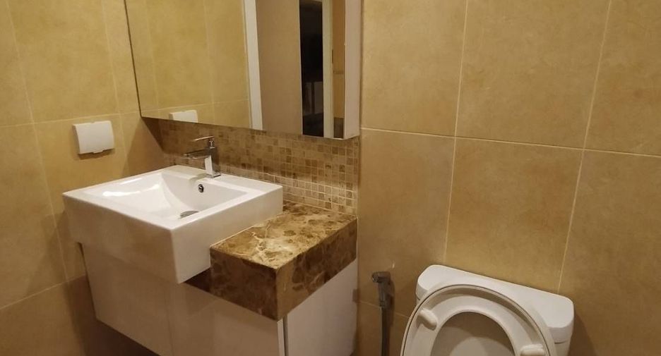 For sale and for rent 2 bedrooms condo in Si Racha, Chonburi