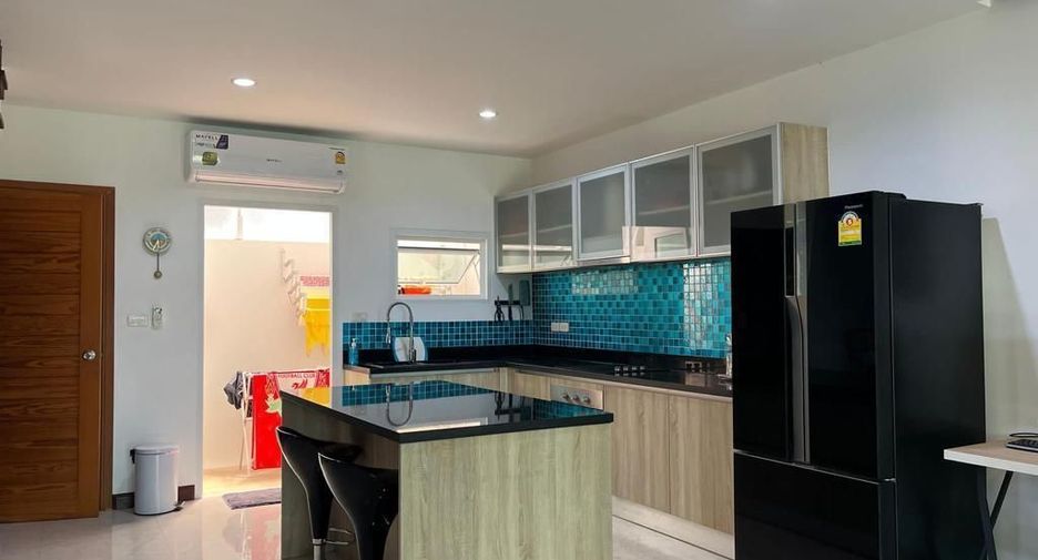 Casa adosada en venta y en alquiler de 3 habitaciones en Kathu, Phuket